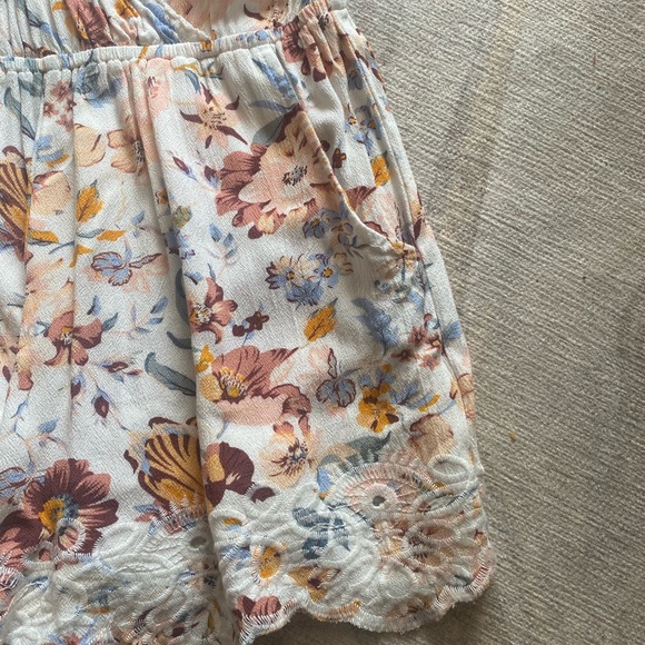 Kendall & Kylie Floral Romper - Picture 2 of 3